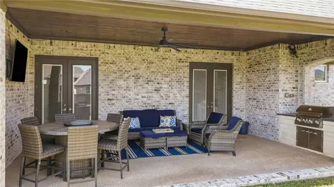 Exterior - 5019 Highline Dr, Bryan, TX 77802 photo 2 of 5