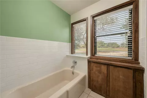 Bath - 5000 Lantern Ln, Bryan, TX 77808 photo 3 of 8