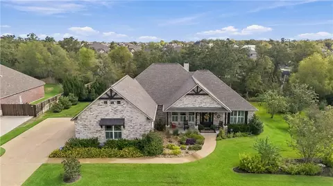 1910 Spanish Moss Dr, College Station, TX 77845