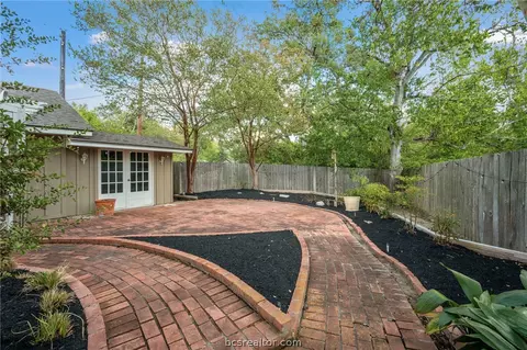 Exterior - 1005 Esther Blvd, Bryan, TX 77802 photo 4 of 5