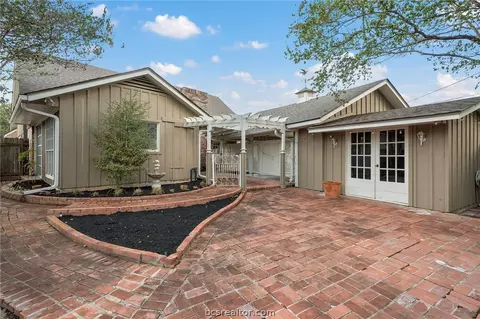 Exterior - 1005 Esther Blvd, Bryan, TX 77802 photo 2 of 5