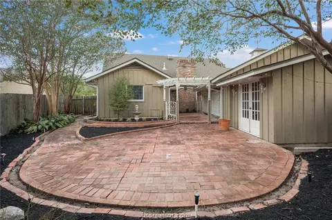 Exterior - 1005 Esther Blvd, Bryan, TX 77802 photo 3 of 5