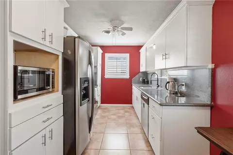 Kitchen - 3902 Oak Bluff Cir, Bryan, TX 77802 photo 1 of 2