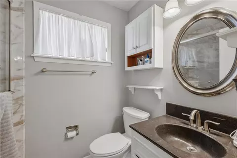Bath - 3902 Oak Bluff Cir, Bryan, TX 77802 photo 1 of 3