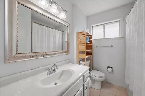 Bath - 3902 Oak Bluff Cir, Bryan, TX 77802 photo 2 of 3