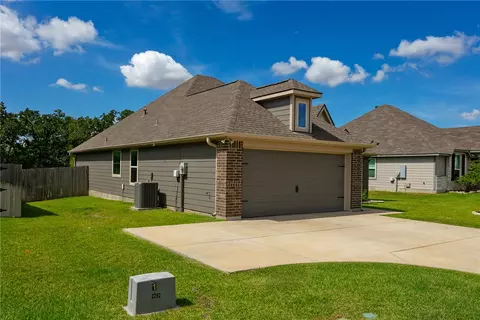 Exterior - 1458 Kingsgate Dr, Bryan, TX 77807 photo 2 of 7