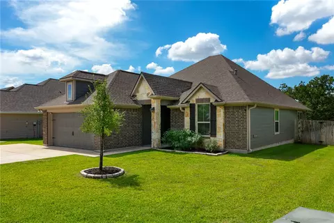 Exterior - 1458 Kingsgate Dr, Bryan, TX 77807 photo 3 of 7