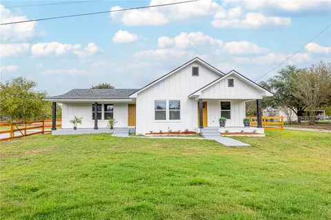 302 Southern Oaks Dr, Somerville, TX 77879