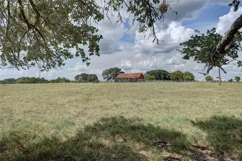 8000 Boehnemann Rd, Brenham, TX 77833