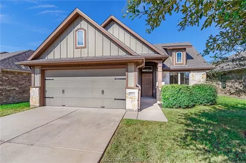 2004 Birdie Ct, Navasota, TX 77868