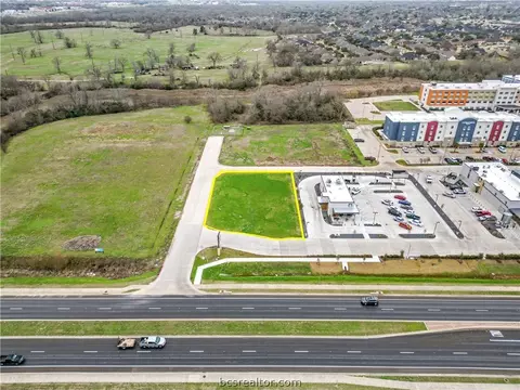 3047 University Dr, Bryan, TX 77802 photo 2