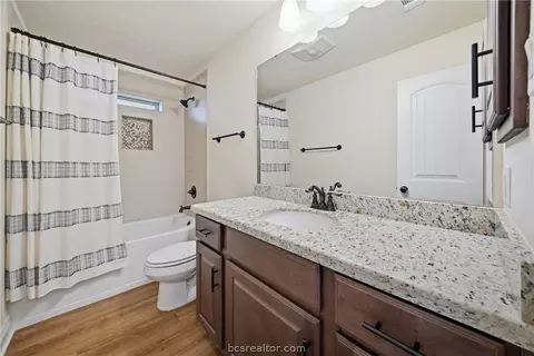 Bath - 4816 Knight Dr, Bryan, TX 77802 photo 5 of 6