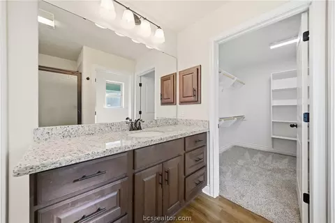 Bath - 4816 Knight Dr, Bryan, TX 77802 photo 3 of 6