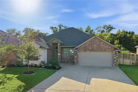 Exterior - 4816 Knight Dr, Bryan, TX 77802 photo 4 of 9