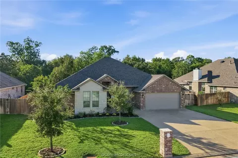 Exterior - 4816 Knight Dr, Bryan, TX 77802 photo 8 of 9