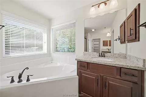 Bath - 4816 Knight Dr, Bryan, TX 77802 photo 1 of 6