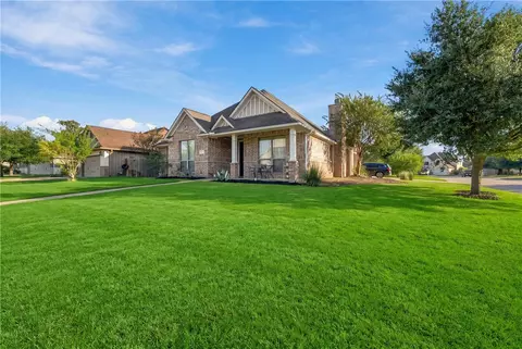 2121 Blackjack Dr, College Station, TX 77845