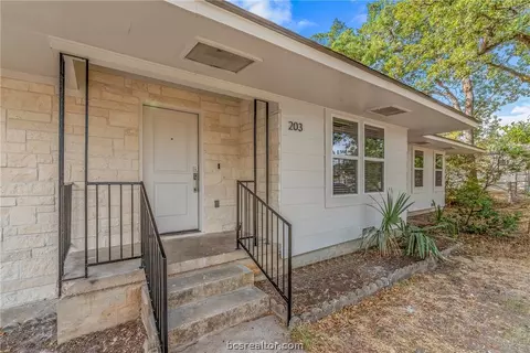 203 Dunn St, Bryan, TX 77801