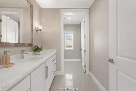 Bath - 7844 Mathis Creek Dr, Bryan, TX 77808 photo 8 of 11