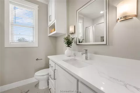 Bath - 7844 Mathis Creek Dr, Bryan, TX 77808 photo 6 of 11
