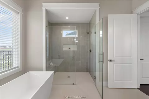 Bath - 7844 Mathis Creek Dr, Bryan, TX 77808 photo 3 of 11