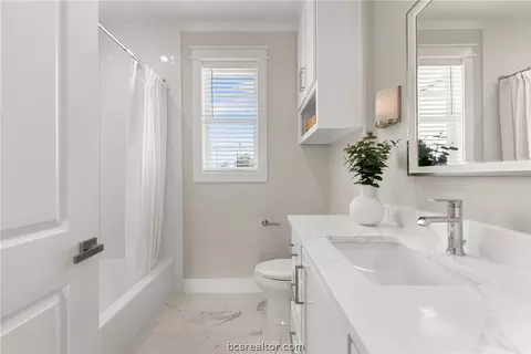 Bath - 7844 Mathis Creek Dr, Bryan, TX 77808 photo 11 of 11