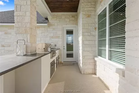 Exterior - 7844 Mathis Creek Dr, Bryan, TX 77808 photo 6 of 7