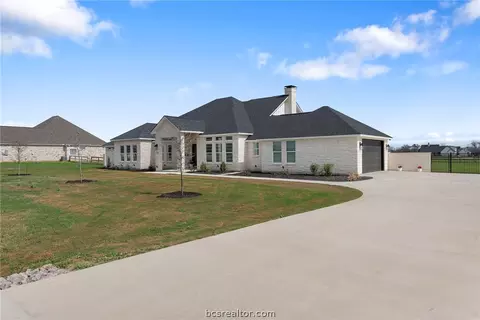 Exterior - 7844 Mathis Creek Dr, Bryan, TX 77808 photo 3 of 7