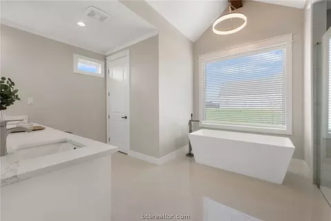 Bath - 7844 Mathis Creek Dr, Bryan, TX 77808 photo 1 of 11