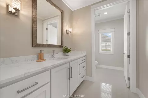 Bath - 7844 Mathis Creek Dr, Bryan, TX 77808 photo 7 of 11