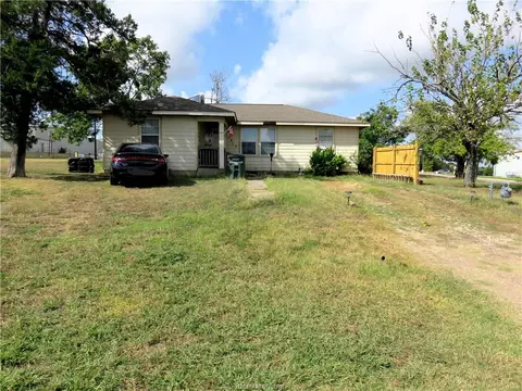 1413 Sandy Point Rd, Bryan, TX 77803
