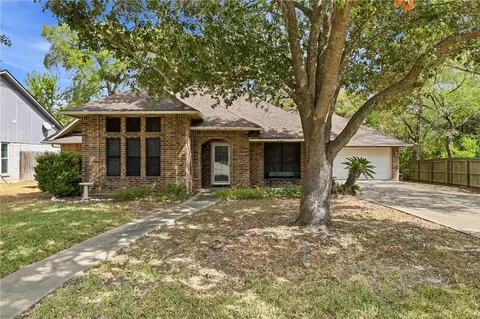 4217 Warwick Ln, Bryan, TX 77802