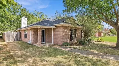 2305 Carnation Ct, College Station, TX 77840