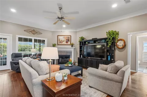 Living - 3816 Park Hampton, Bryan, TX 77802 photo 2 of 3