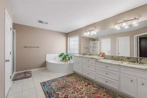 Bath - 3816 Park Hampton, Bryan, TX 77802 photo 1 of 3
