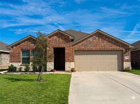 2415 Divot Ln, Navasota, TX 77868