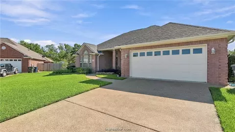 Exterior - 2312 E Mercers Lndg, Bryan, TX 77808 photo 2 of 6