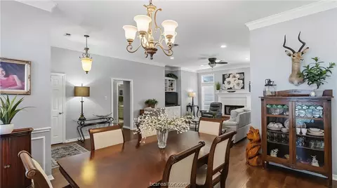 Dining - 2312 E Mercers Lndg, Bryan, TX 77808 photo 2 of 3