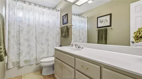 Bath - 2312 E Mercers Lndg, Bryan, TX 77808 photo 3 of 3