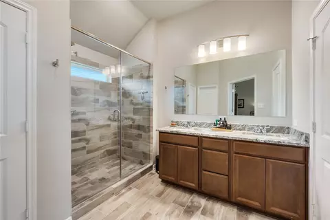Bath - 1426 Kingsgate Dr, Bryan, TX 77807 photo 1 of 2