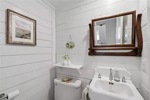 Bath - 405 E Brookside Dr, Bryan, TX 77801 photo 1 of 6
