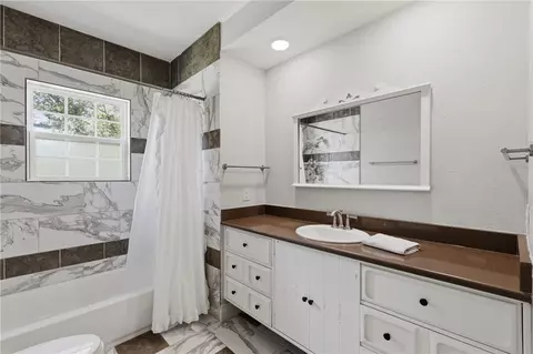 Bath - 405 E Brookside Dr, Bryan, TX 77801 photo 5 of 6