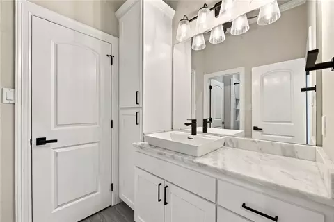 Bath - 4206 Serrano Ct, Bryan, TX 77802 photo 7 of 8