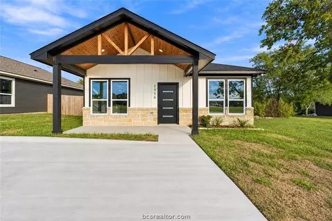 1516 Dansby St, Bryan, TX 77803