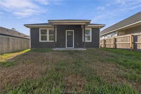 Exterior - 1514 Dansby St, Bryan, TX 77803 photo 5 of 6