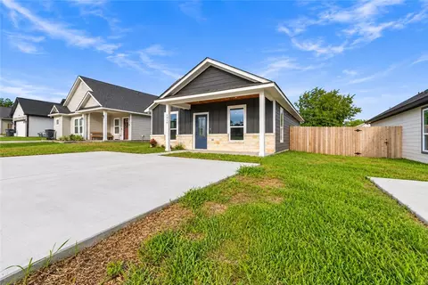 Exterior - 1514 Dansby St, Bryan, TX 77803 photo 3 of 6