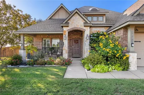 1701 Stone Ridge Dr, Navasota, TX 77868