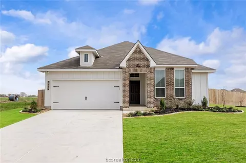 258 Harvest Lake Dr, Snook, TX 77878