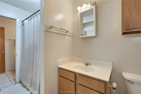 Bath - 2800 Forest Bend Dr, Bryan, TX 77801 photo 1 of 4