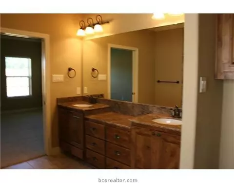 1912 Debbie, Bryan, TX 77802 photo 4